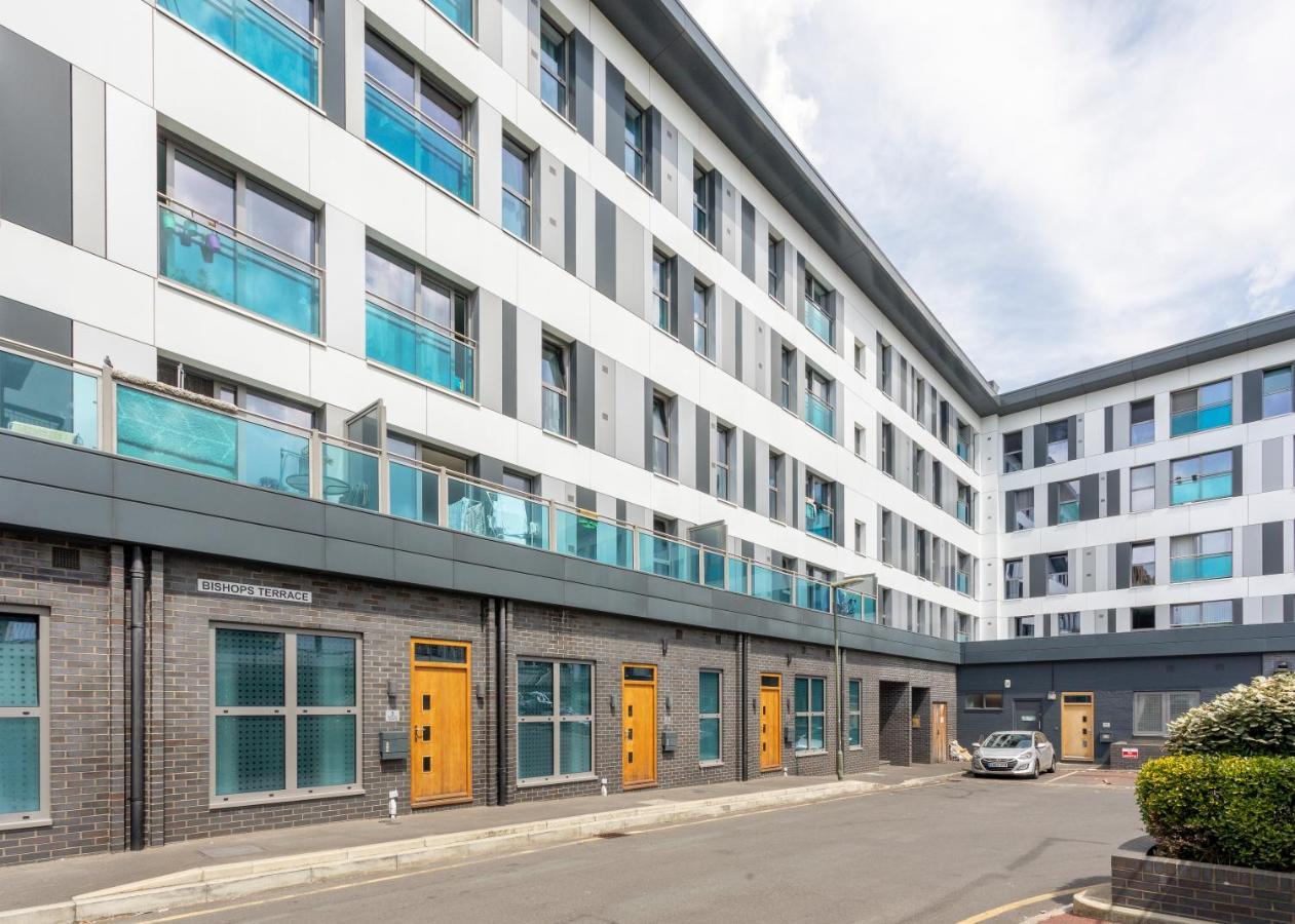 1 Bed Apartment - Redhill Central, Surrey, Gatwick #3 Exterior photo
